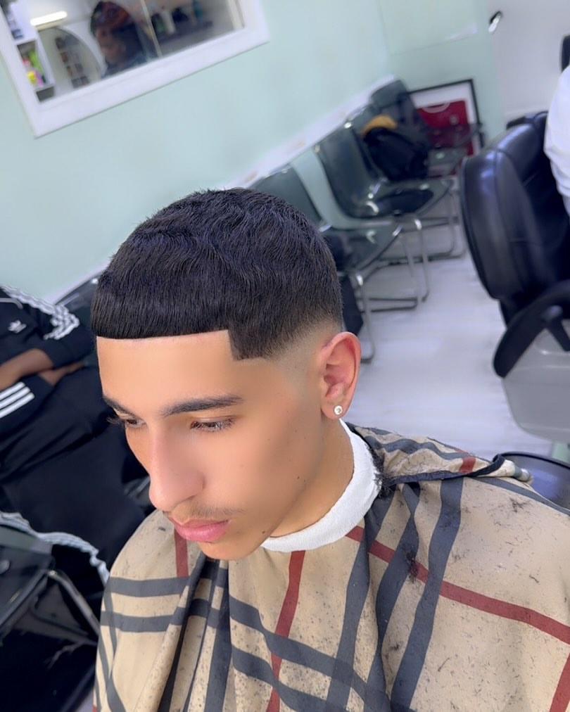 Sharp hairline line-up, side profile